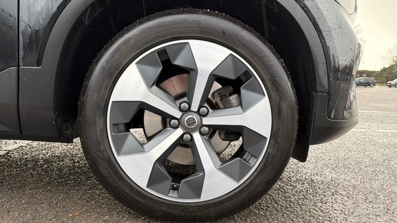 Volvo XC40 2.0 B4P Plus Dark 5dr Auto Petrol Estate